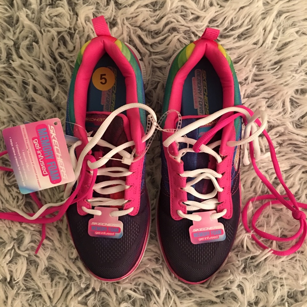 ❌SOLD❌🐝Skechers Memory Foam Shoes size 5